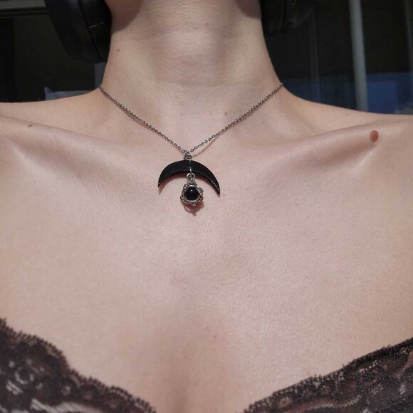 Gothic vintage black moon silver witch necklace with a small silver chain - Picture 3 of 9
